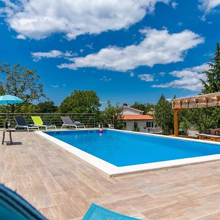 فيلة Villa May Tinjan