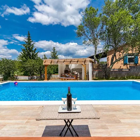Villa May Villa