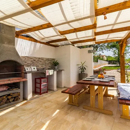 Villa May Villa